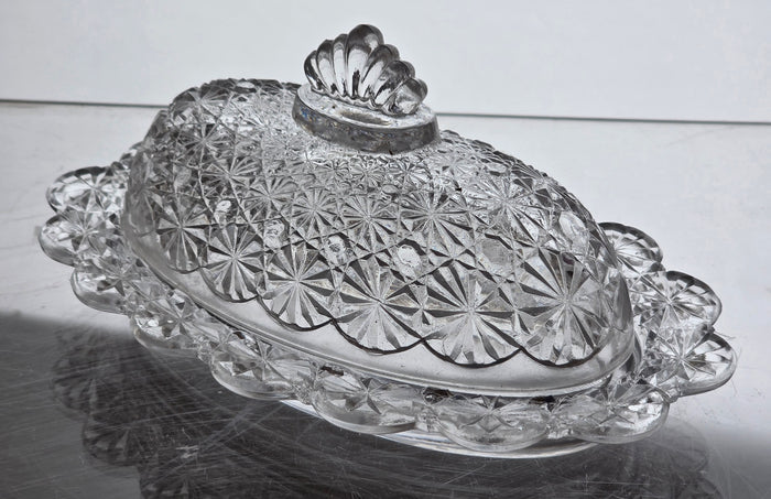 L.E Smith Glass clear button and daisy butter dish
