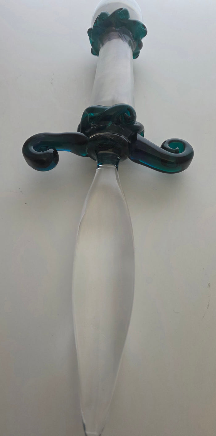 L.E Smith green and white Glass hand made art dagger.
.