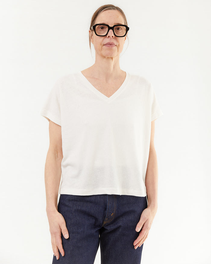 Merz b Schwanen Women's Cotton/Linen V-neck T-shirt in White