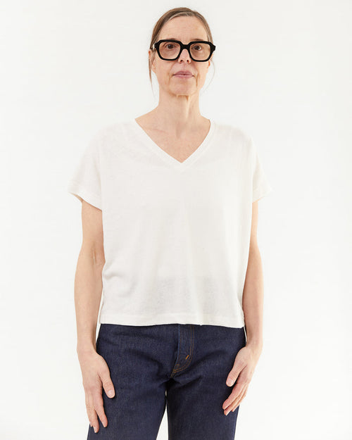 Merz b Schwanen Women's Cotton/Linen V-neck T-shirt in White