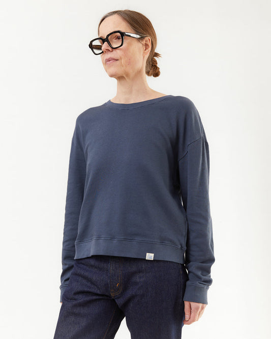 Merz b Schwanen Women's Cropped Sweatshirt in Denim Blue