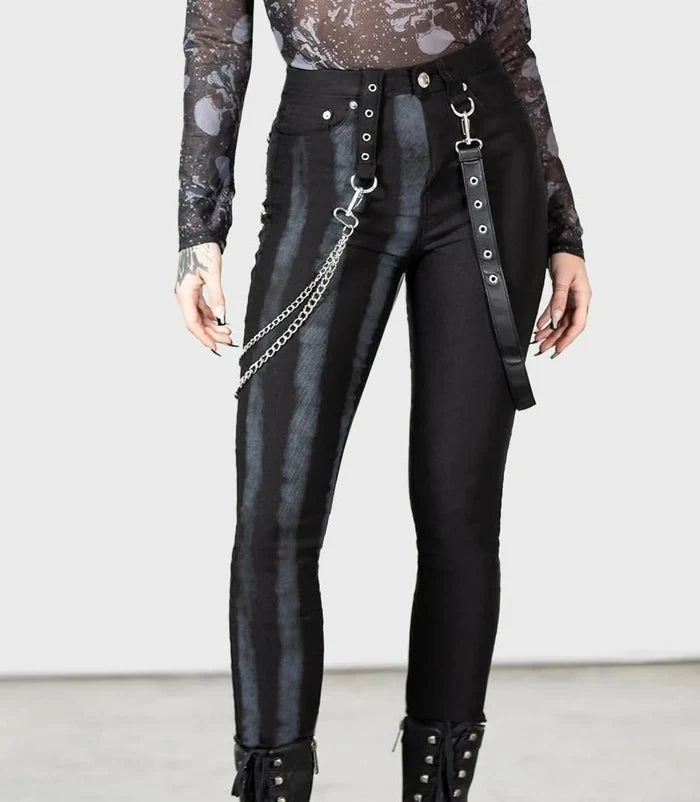 model showing front of pants