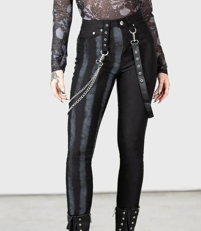 model showing front of pants