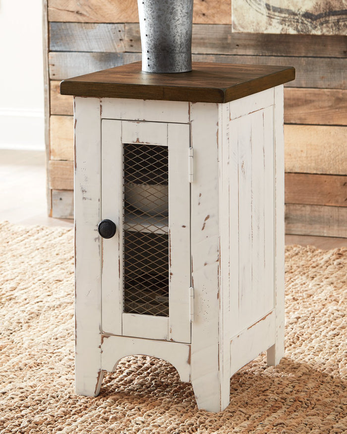 Wystfield Chairside End Table image